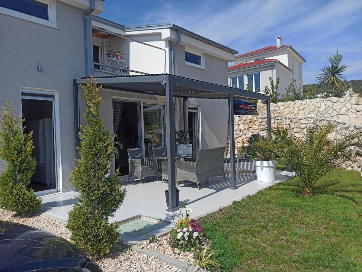 Adriaapart Vip Sukosan Exterior photo